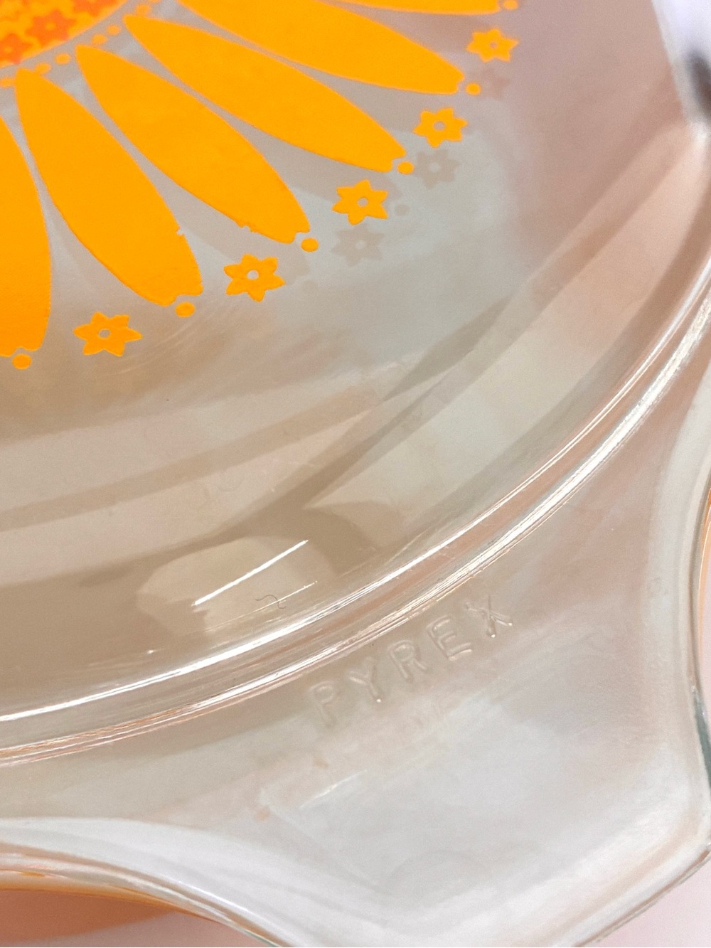 🌼 Vintage 70’s Pyrex Orange Daisy Casserole Dish with Glass Lid 🌼 - Picture 3 of 7